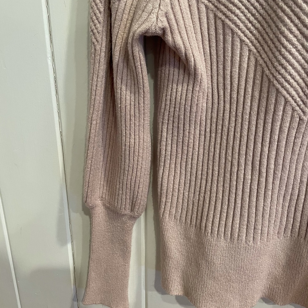 Rose colored patterned sweater. - Picture 2 of 3